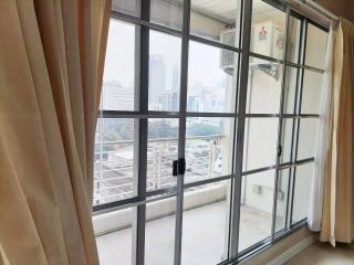 3 bed Condo in Baan Klang Krung Siam-Pathumwan Thanonphetchaburi Sub District C017159