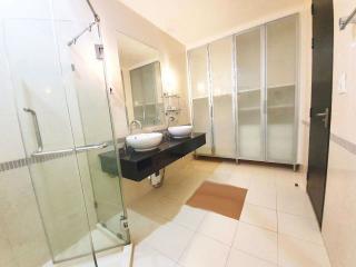 3 bed Condo in Baan Klang Krung Siam-Pathumwan Thanonphetchaburi Sub District C017159