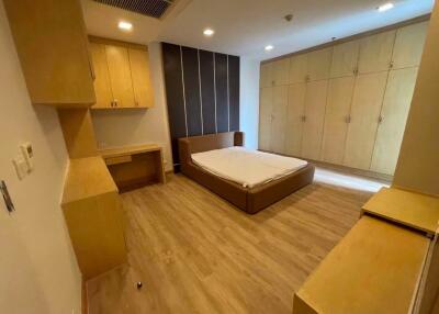 2 bed Condo in Nusasiri Grand Phra Khanong Sub District C017148