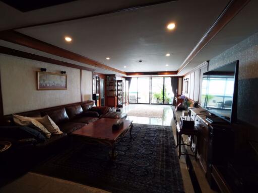 3 bed Condo in Las Colinas Khlong Toei Nuea Sub District C017137