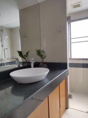 2 bed Condo in Polo Residence Pathum Wan District C017107