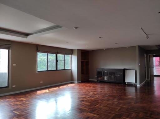 2 bed Condo in Polo Residence Pathum Wan District C017107