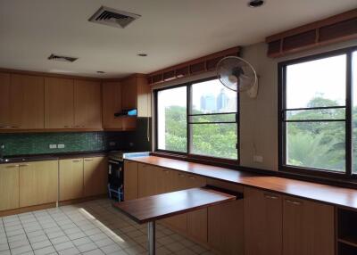 2 bed Condo in Polo Residence Pathum Wan District C017107