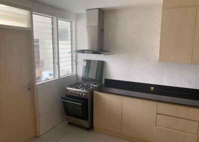 4 bed Condo in Inter Tower Khlong Toei Nuea Sub District C017075