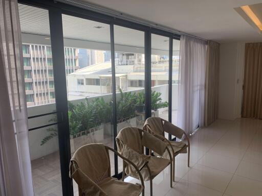 4 bed Condo in Inter Tower Khlong Toei Nuea Sub District C017075