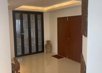 4 bed Condo in Inter Tower Khlong Toei Nuea Sub District C017075