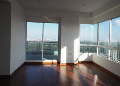 4 bed Penthouse in Supalai Prima Riva Chong Nonsi Sub District P017049