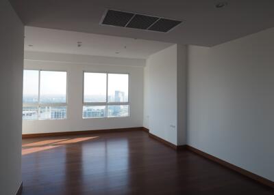 4 bed Penthouse in Supalai Prima Riva Chong Nonsi Sub District P017049