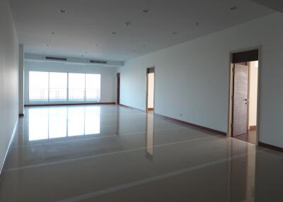 4 bed Penthouse in Supalai Prima Riva Chong Nonsi Sub District P017049