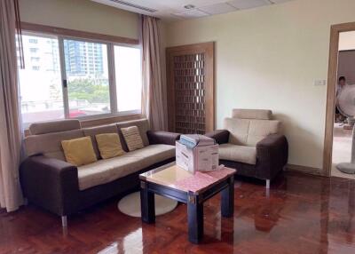 2 bed Condo in 33 Tower Khlong Tan Nuea Sub District C017044