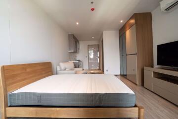 Studio bed Condo in RHYTHM Ekkamai Khlong Tan Nuea Sub District C017030