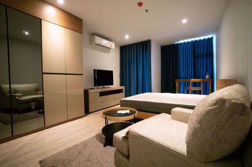 Studio bed Condo in RHYTHM Ekkamai Khlong Tan Nuea Sub District C017030