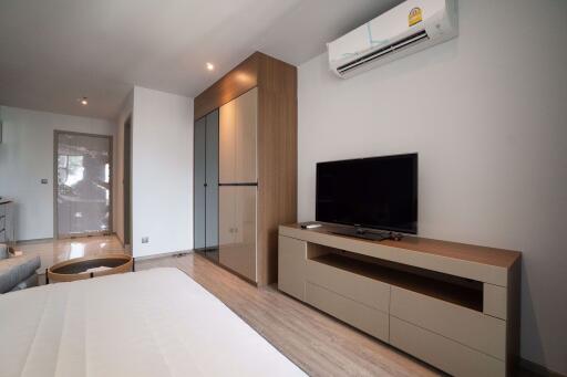 Studio bed Condo in RHYTHM Ekkamai Khlong Tan Nuea Sub District C017030