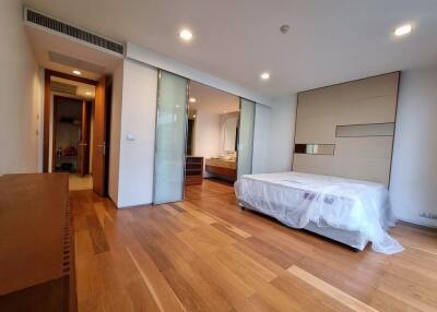 3 bed Condo in Ficus Lane Phra Khanong Sub District C017021