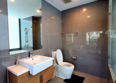 2 bed Condo in Noble Revo Silom Silom Sub District C017014