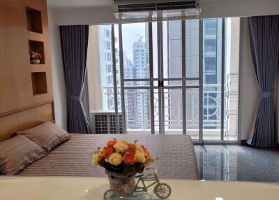 2 bed Condo in Asoke Place Khlong Toei Nuea Sub District C017012