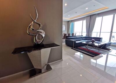 3 bed Condo in Menam Residences Wat Phraya Krai Sub District C016993