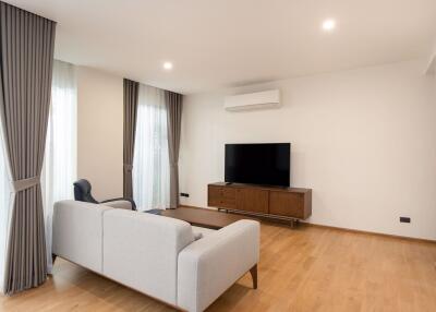 2 bed Duplex in Von Napa Sukhumvit 38 Phra Khanong Sub District D016991