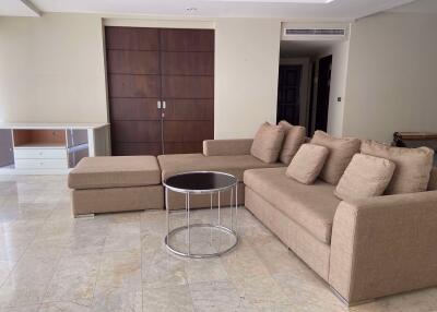 3 bed Condo in Supakarn Condominium Khlong Ton Sai Sub District C016978