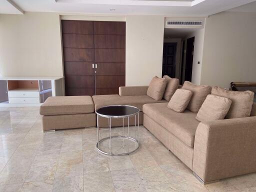 3 bed Condo in Supakarn Condominium Khlong Ton Sai Sub District C016978