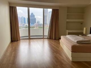 3 bed Condo in Supakarn Condominium Khlong Ton Sai Sub District C016978