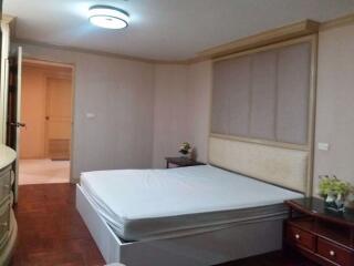 3 bed Condo in Empire House Khlong Tan Nuea Sub District C016965