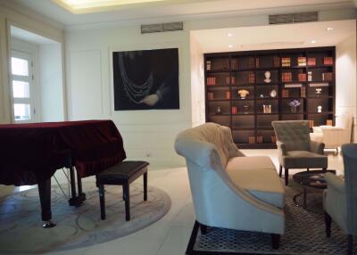 2 bed Condo in Royce Private Residences Khlong Toei Nuea Sub District C016957