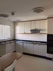 3 bed Condo in Regent on the Park 2 Khlong Tan Nuea Sub District C016953