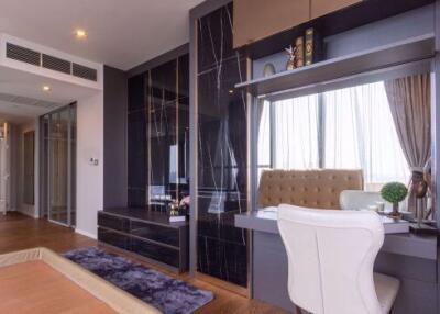 2 bed Condo in The Bangkok Sathorn Yan Nawa Sub District C016915