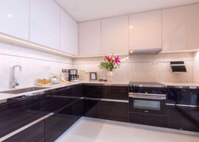 2 bed Condo in The Bangkok Sathorn Yan Nawa Sub District C016915