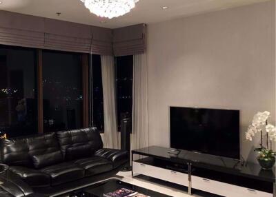 2 bed Condo in The Emporio Place Khlongtan Sub District C016910