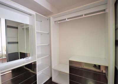 2 bed Condo in The Clover Khlong Tan Nuea Sub District C016898