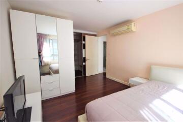 2 bed Condo in The Clover Khlong Tan Nuea Sub District C016898