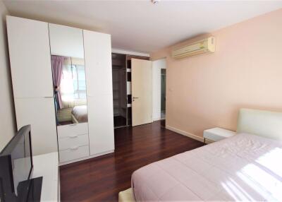 2 bed Condo in The Clover Khlong Tan Nuea Sub District C016898