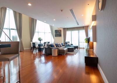 3 bed Duplex in Bright Sukhumvit 24 Khlongtan Sub District D016884