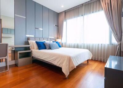 3 bed Duplex in Bright Sukhumvit 24 Khlongtan Sub District D016884