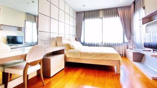 3 bed Duplex in Bright Sukhumvit 24 Khlongtan Sub District D016884