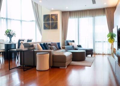 3 bed Duplex in Bright Sukhumvit 24 Khlongtan Sub District D016884