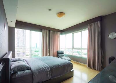 2 bed Condo in Supalai River Place Banglamphulang Sub District C016880