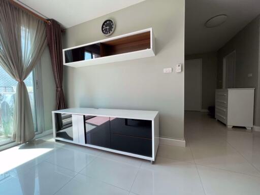 2 bed Condo in The Clover Khlong Tan Nuea Sub District C016876