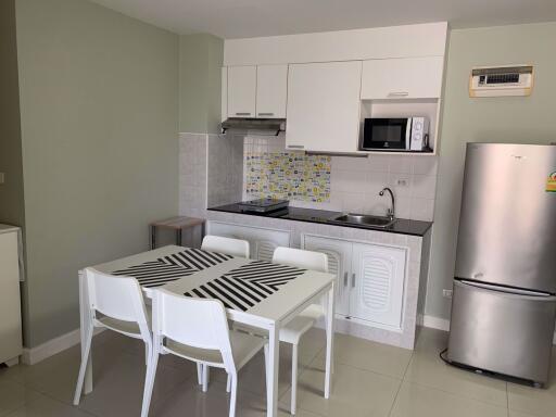 2 bed Condo in The Clover Khlong Tan Nuea Sub District C016876