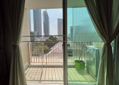 2 bed Condo in The Clover Khlong Tan Nuea Sub District C016876