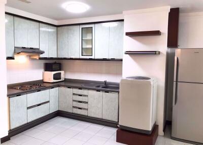 2 bed Condo in Supalai Place Condominium Khlong Tan Nuea Sub District C016822