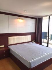 2 bed Condo in Supalai Place Condominium Khlong Tan Nuea Sub District C016822
