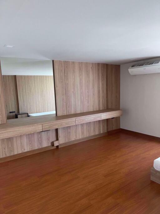 3 bed Condo in Regent on the Park 2 Khlong Tan Nuea Sub District C016786