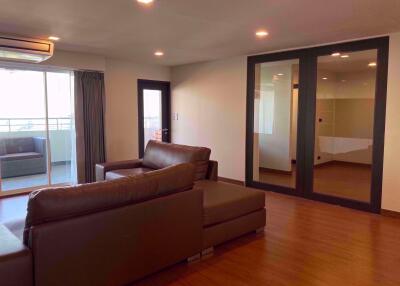 3 bed Condo in Regent on the Park 2 Khlong Tan Nuea Sub District C016786