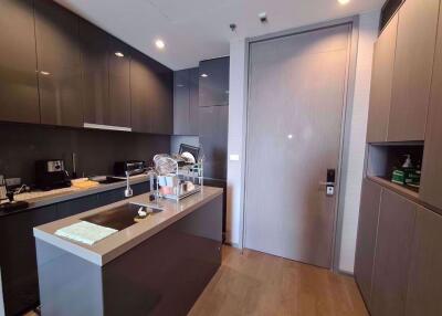 3 bed Condo in The Diplomat Sathorn Silom Sub District C016755