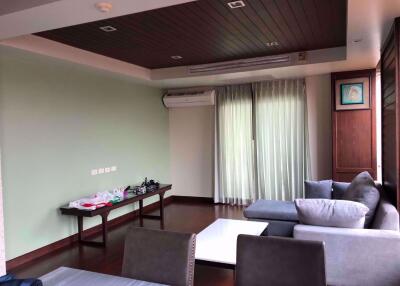 3 bed Condo in Elephant Tower Chatuchak District C016749