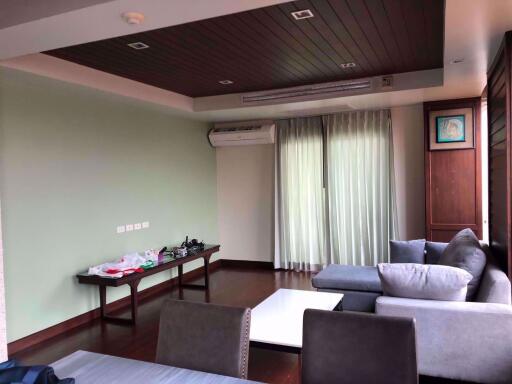 3 bed Condo in Elephant Tower Chatuchak District C016749