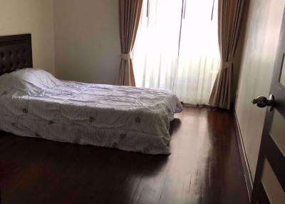 3 bed Condo in Elephant Tower Chatuchak District C016749